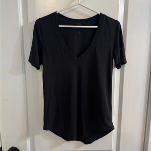 Lululemon Love Tee V Neck Curved Hem III Black
